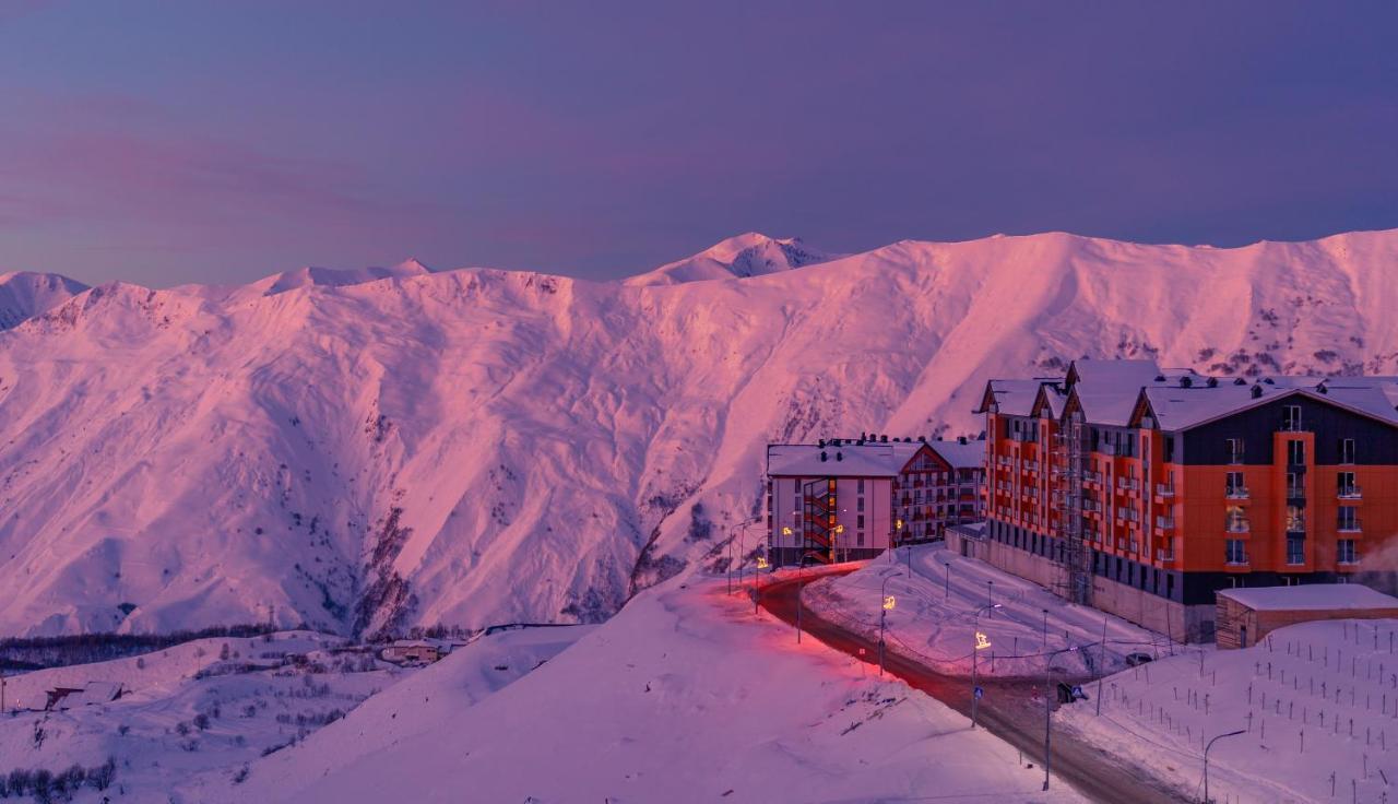 Апартаменти Four Seasons In New Гудаурі Екстер'єр фото